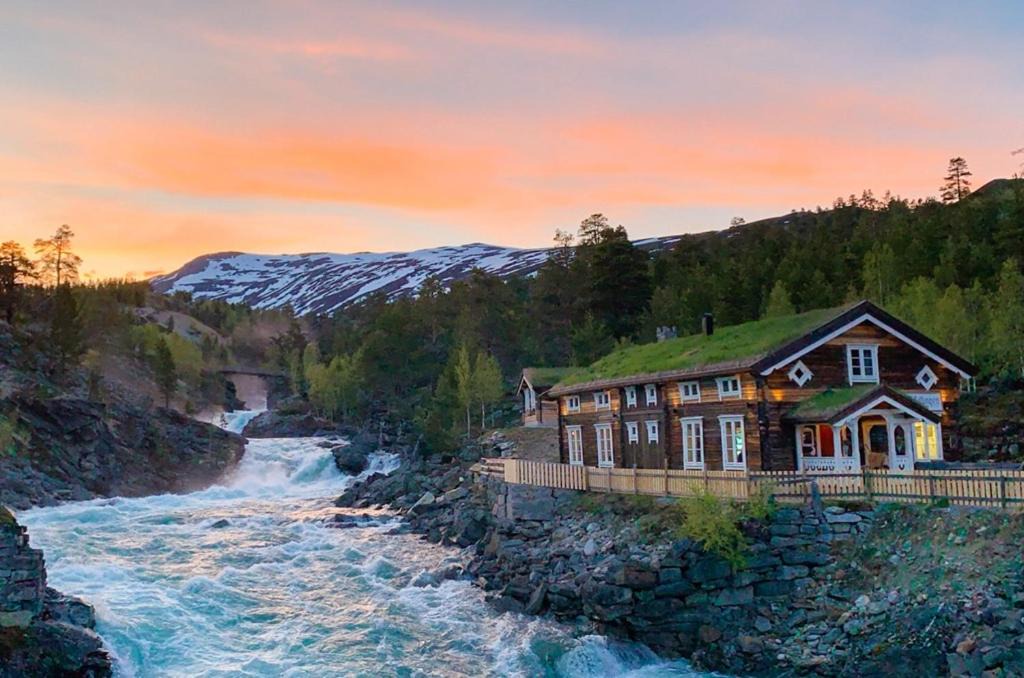 Photo of Others in Skjaak