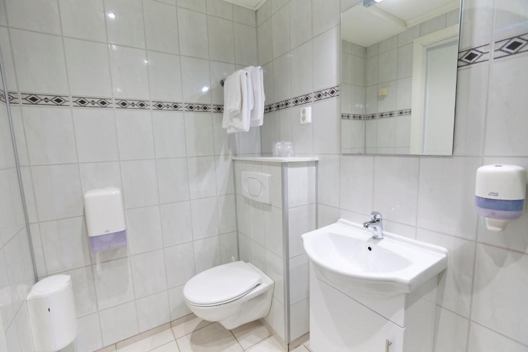 Photo of Bathroom in Skjaak