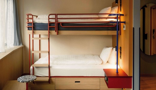 Room (Queen | 6 People)