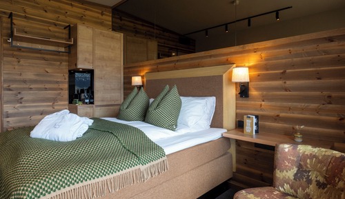 Deluxe Room (Petite)