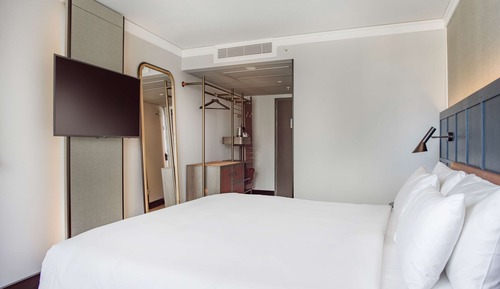 Superior Room, City View