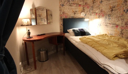 Single Room (Shared Bathroom, No Windows)