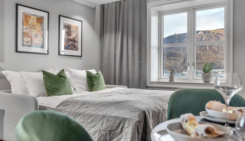 Suite, Sea View