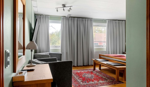 Deluxe Room, 1 King Bed, Non Smoking, Jetted Tub