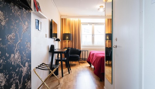 Standard Room, 1 King Bed, Non Smoking (View)
