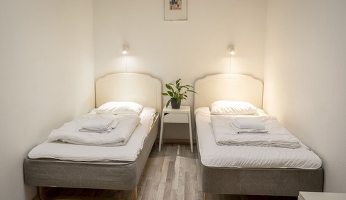 Twin room - skylight - shared bathroom