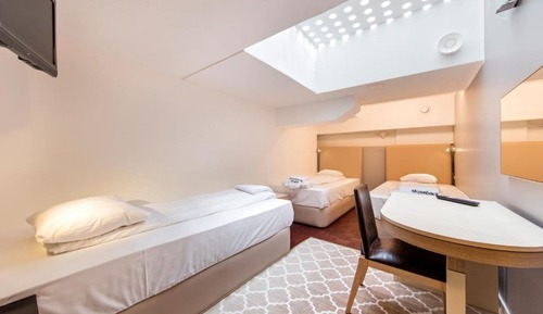 Triple Room with Private bathroom (no windows)