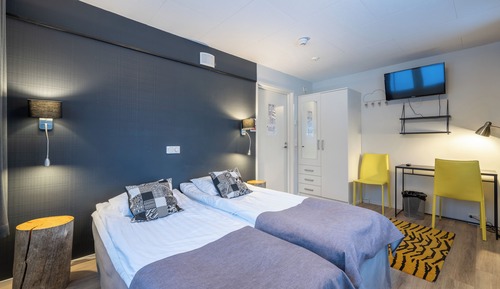 Economy Room, 2 Twin Beds, Non Smoking, Shared Bathroom