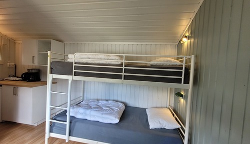 Basic Cabin, Shared Bathroom