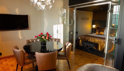 Suite, 1 Double Bed with Sofa bed, Corner