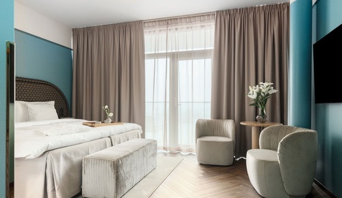 Junior King Suite including spa & pool club access