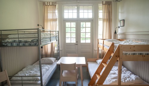 Family Room (Linen/towel not included )