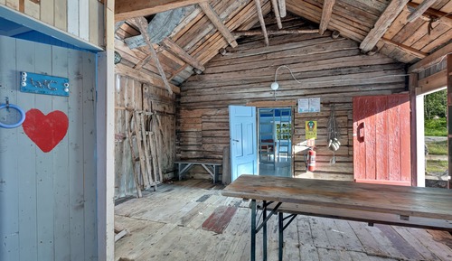 Heritage Cottage (Private bathroom in separate building, Loft Beds w/stairs)