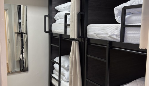 Private 4 Capsule Room