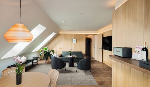 Suite, 1 King Bed