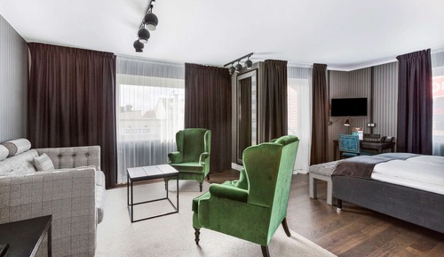 Family Room, 1 King Bed, Non Smoking (with Sofabed)