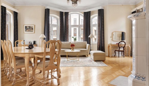 Executive Suite, 1 King Bed, Non Smoking (Separate Living Room)