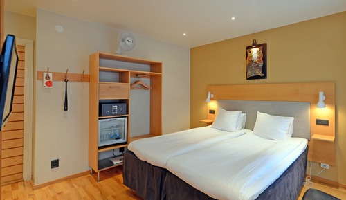 Standard Room, 2 Twin Beds, Non Smoking (with Single Sofabed)