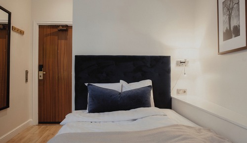 Single Room (Compact)