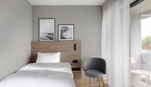 Single Room, Balcony