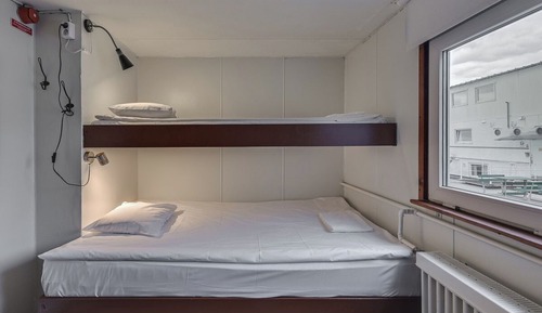 Economy double cabin on boat with shared bathroom (bunk bed)