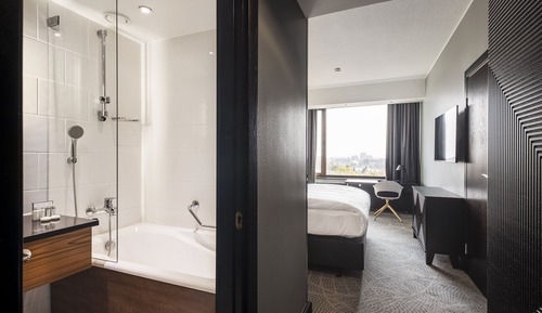 Room, 1 King Bed, Club Lounge Access (Club Lounge Access)