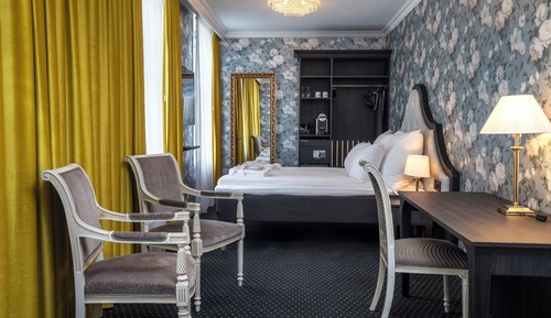 Deluxe Room, Non Smoking (Historical Building, No Elevator)