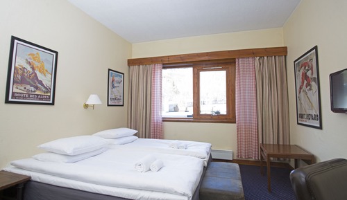 Double Room, 2 Twin Beds (Above restaurant & pub)