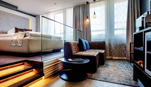 Room, Balcony