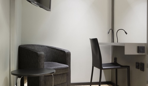 Double Room, No Windows (Compact)