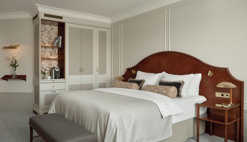 Deluxe Room, 1 King Bed