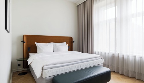 Room, 1 King Bed (Solo)