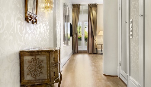 Junior Suite with Corner Balcony
