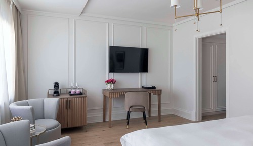 Superior Room (With View)