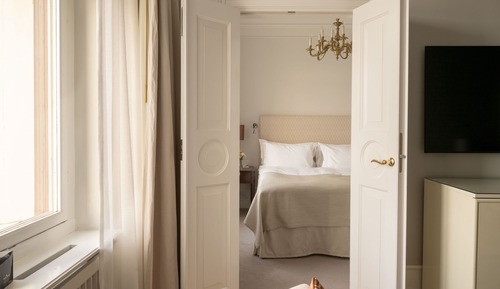 Deluxe Room (Facing Side Street or Courtyard)