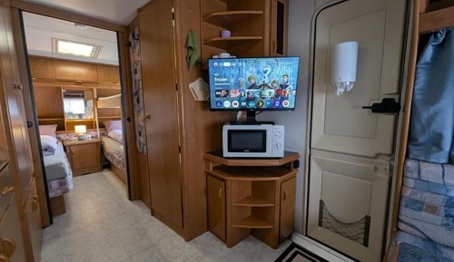 Basic Mobile Home, 2 Twin Beds