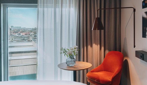 Room, 2 Twin Beds, City View