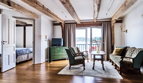 Family Room (The Barrel Factory)