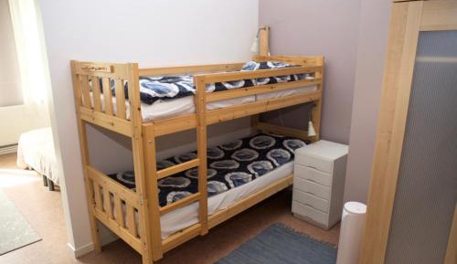 Family Room (6 Adults) with Shared Bathroom