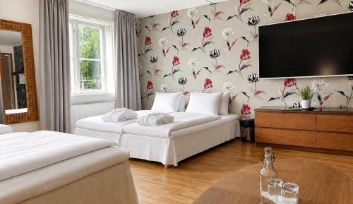 Quadruple Room with Shared Bathroom