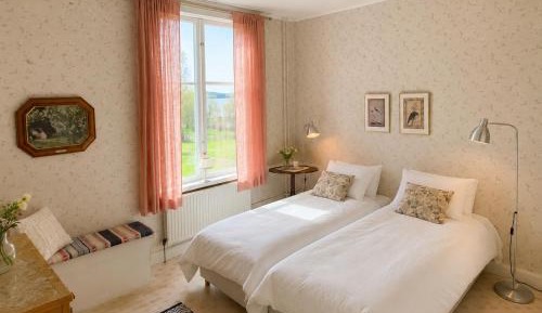 Double Room with Shared Toilet