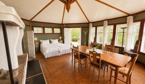 One-Bedroom Cottage