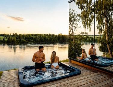 Glass Cabin with Spa Bath Koti
