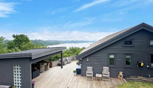 Three-Bedroom Vacation Home 