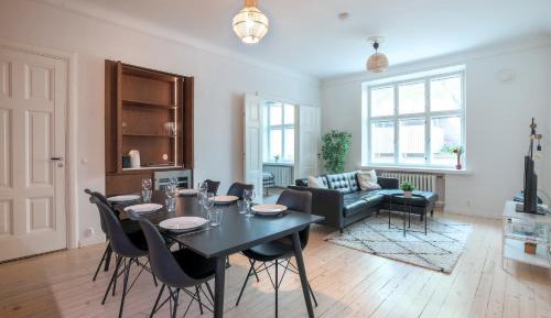Four-Bedroom Luxury Apartment