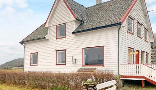 Five-Bedroom Holiday Home