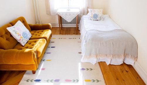 Twin Room with Shared Bathroom