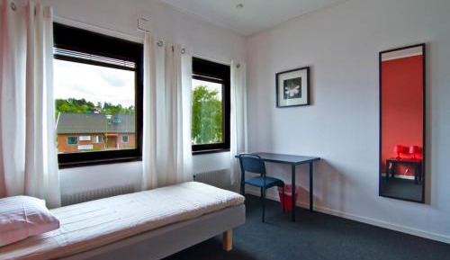 Single Room with Shared Bathroom