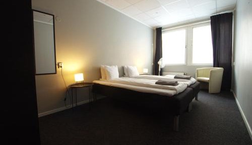 Large Double Room with Shared Bathroom with Window