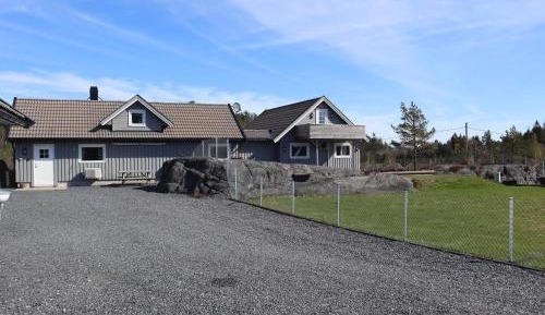 Three-Bedroom Vacation Home 